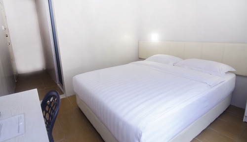 Room, 3 Bedrooms