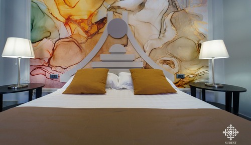 Deluxe Apartment, 1 Queen Bed with Sofa bed, City View