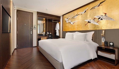 Premium Room, 1 King Bed, Balcony