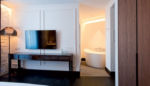 Deluxe Suite