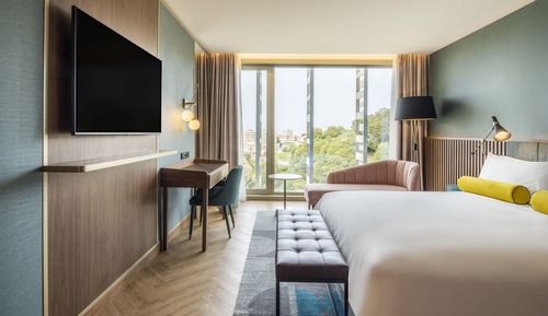 Deluxe Room, 1 King Bed, Non Smoking, Garden View