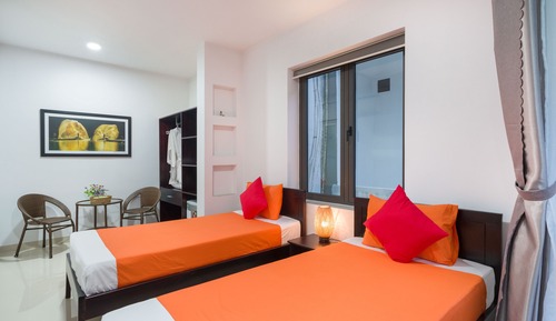 Deluxe Room, 2 Twin Beds, Pool View