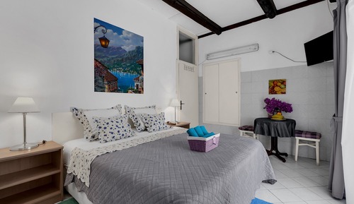 Studio (Studio Apartment)