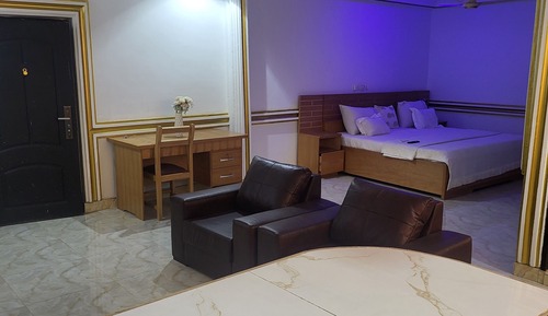 Deluxe Suite, 1 King Bed, City View