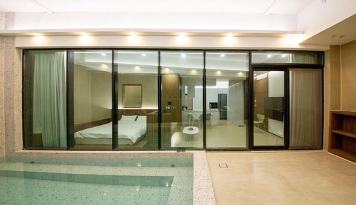 Room (B201)