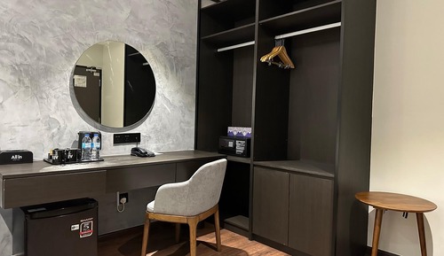 Deluxe King Room Without Window