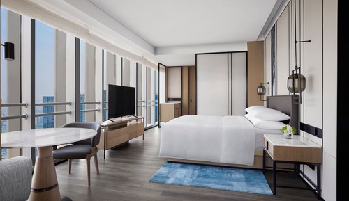 Deluxe Room, 1 King Bed, City View
