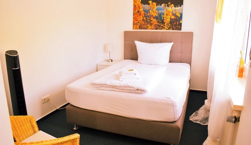 Triple Room, Non Smoking, Private Bathroom