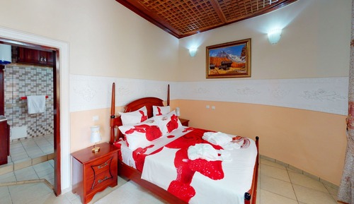 Honeymoon Suite