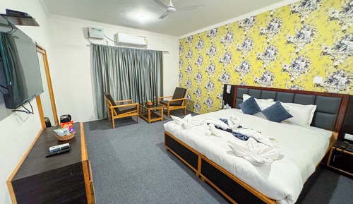 City Suite, 1 King Bed, Non Smoking, City View