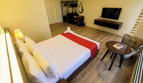 Deluxe Corner Room