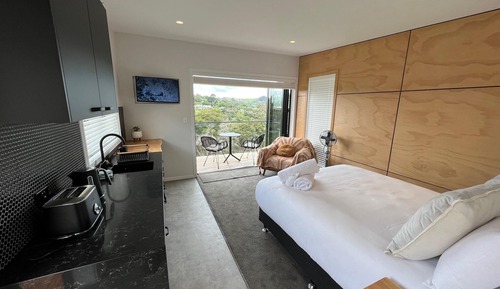 Deluxe Studio Suite