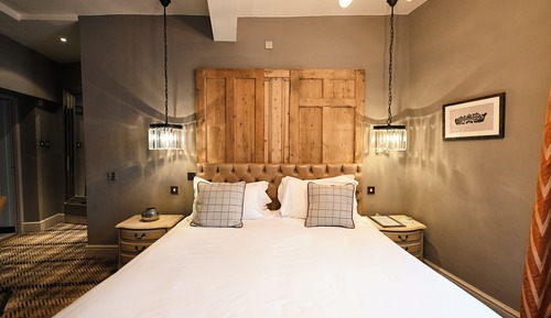 Family Room, 1 King Bed with Sofa bed