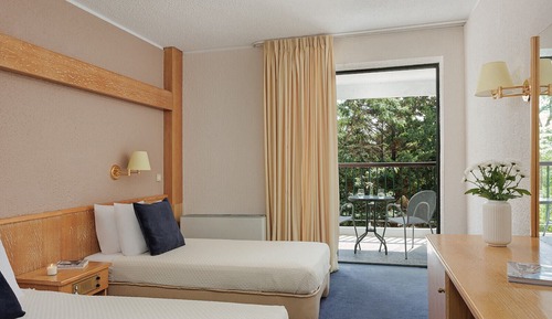Classic Room, 3 Twin Beds, City View