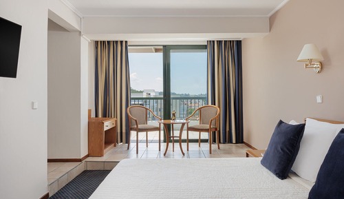 Deluxe Room, Multiple Beds, Partial Sea View