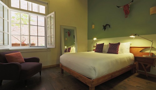  Suite with street view