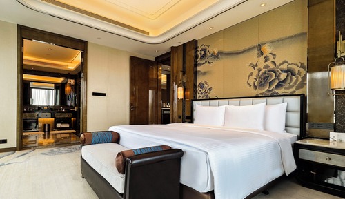 Executive Suite, City View