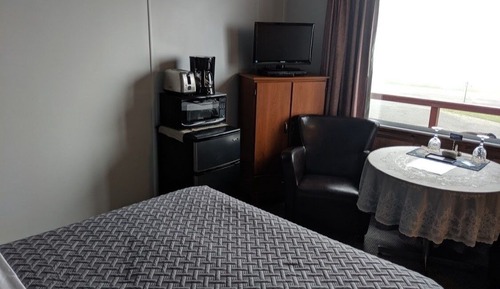 Deluxe Queen Room - #1