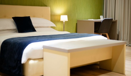 Deluxe Room, 1 King Bed, Non Smoking, Bathtub