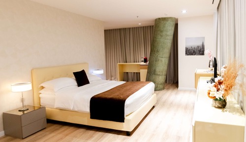 Junior Suite, 1 King Bed, Non Smoking, Bathtub