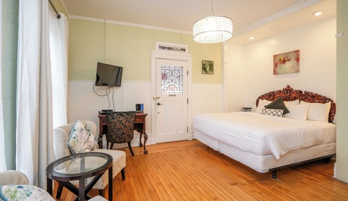 Deluxe Room, 1 King Bed, Balcony, River View