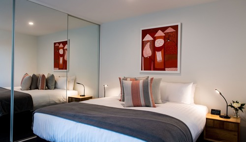 Three Bedroom Apartment Collins - Wapping