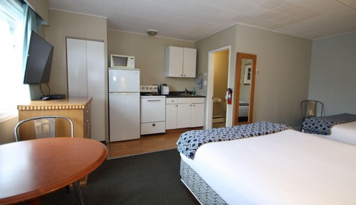 Standard Room, 1 Queen Bed, 1 Double Bed, Kitchen