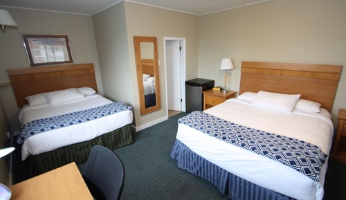 Standard room, 1 Queen Bed, 1 Double Bed, Lake View