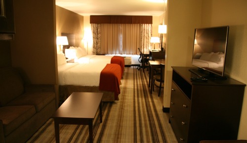 Suite, 2 Queen Beds (Living Area)