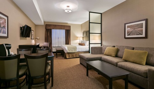 Suite, 1 King Bed, Non Smoking, Kitchenette