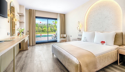 Family Suite Room With Swim Up
