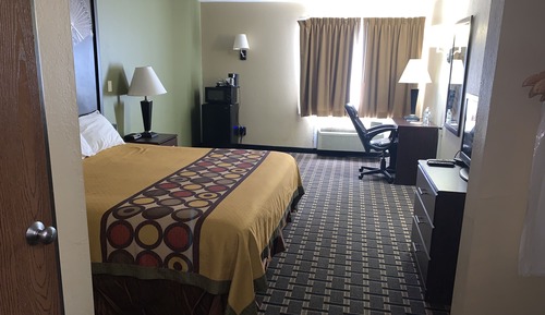 Basic Room, 1 King Bed