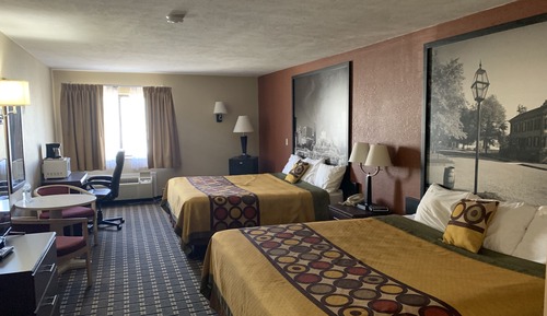 Family Room, Multiple Beds