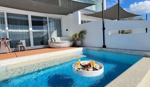 King Suite With Private Pool