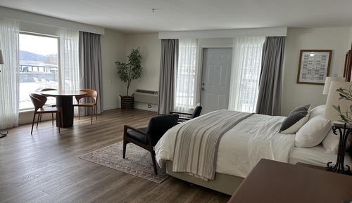 Deluxe Suite, 1 King Bed, Patio