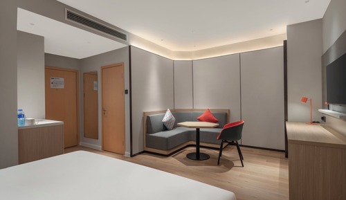 Standard Room, 1 King Bed, Balcony