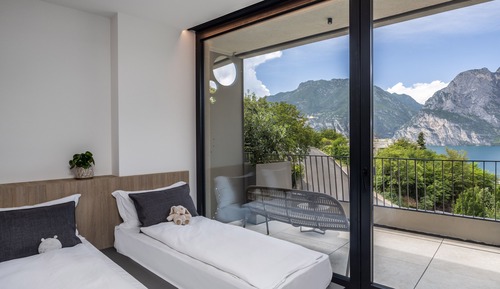 Junior Studio Suite, Terrace, Partial Lake View