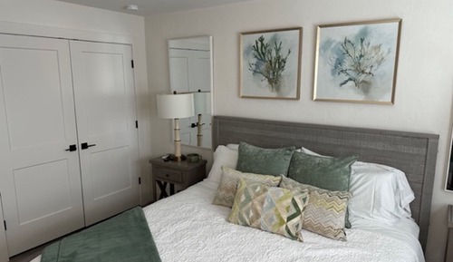 Downtown Premier 3 Bedroom 2 Bath Bungalow Non Smoking