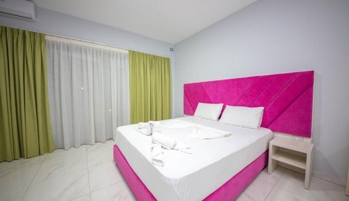 Studio, 1 Queen Bed, Balcony