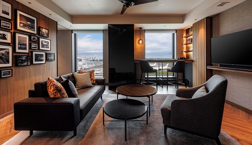 Metropolitan Suite, 1 King Bed, Non Smoking (Airport View, For 2 people)