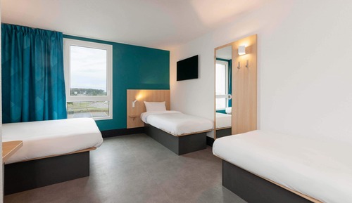Room (Quadruple)