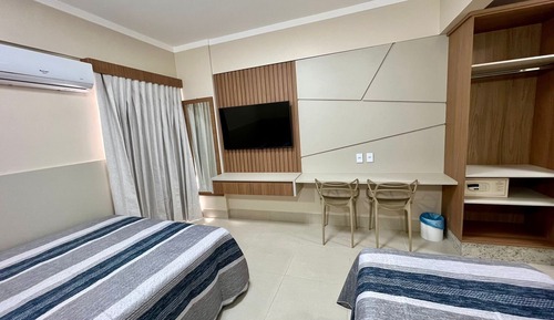 Suite 528