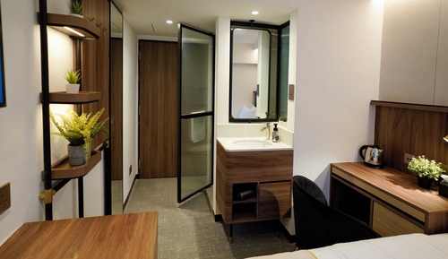 Cabin M, Window, Private Bathroom