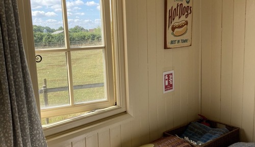 Comfort Cabin (Paddock View)