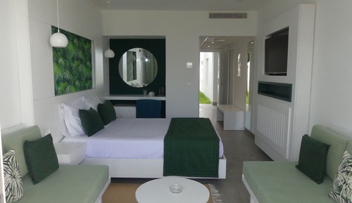 Family Room Garden View 2+2