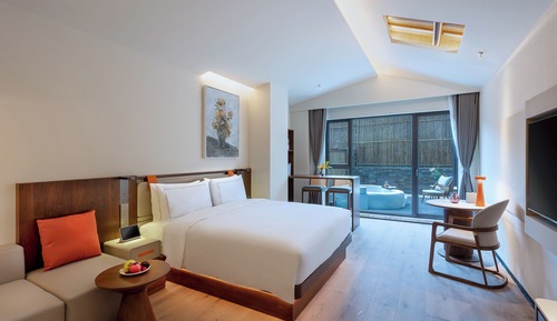 King Size Room with Courtyard Hot Spring