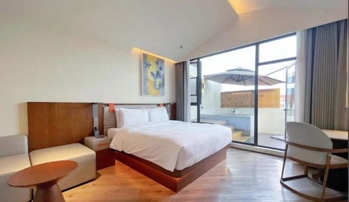 King Size Room with Balcony Hot Spring