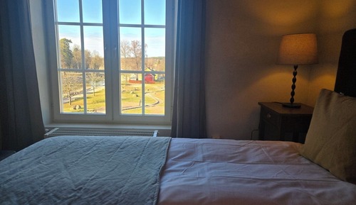 Panoramic Quadruple Room, Canal View