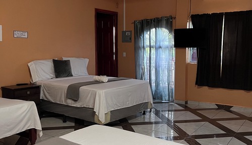 Basic Triple Room, Ensuite