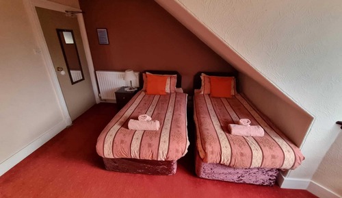 Standard Twin Room, 2 Twin Beds, Private Bathroom